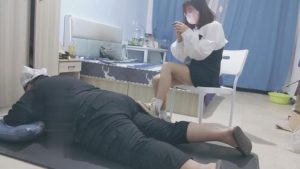 【金桔小主】萝莉主运动鞋白袜踩踏/骑马 bf17906_绳艺资料库视频资源下载
