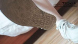 某工商大一两女学生帆布鞋的初次踩踏_绳艺资料库