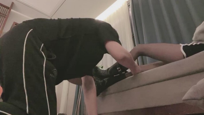 套路直播视频【小球】长靴黑丝诱惑-踩踏/舔酸奶脚 bf25562_绳艺资料库