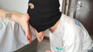 （中山素人联盟）纹身小姐姐末咖玩手机无视贱狗清理脚步 YC-220304-4_绳艺资料库