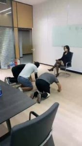 【朱砂痣】女白领惩罚群调偷懒员工 bf17046_绳艺资料库视频资源下载