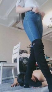 【猫神大人】犯错被惩罚全体重暴力踩踏 bf9107_绳艺资料库视频资源下载