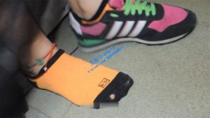 脱地铁站实习生棉袜玩玉足,一脸怀疑的眼神_绳艺资料库