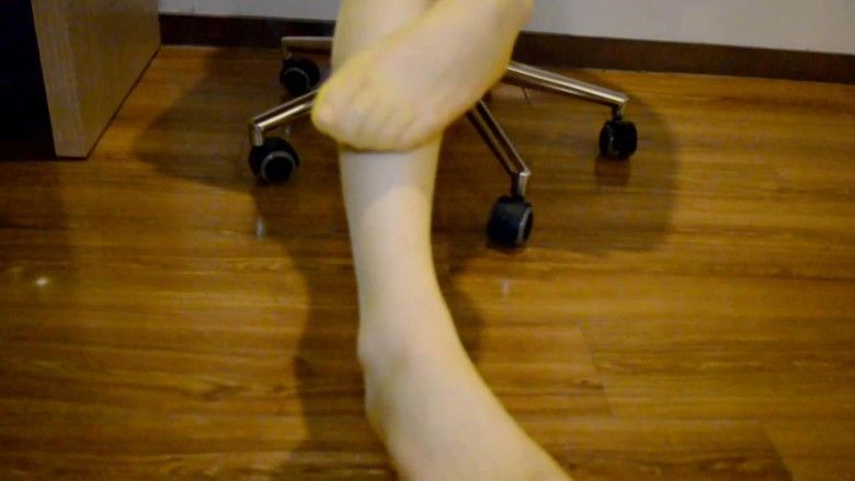 『奴隶岛』—第一视角舔脚发射POV（黄色丝袜、裸足）_绳艺资料库