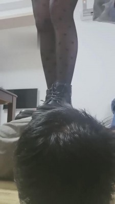 【小妈咪】喂食+踩踏+恋足+深喉 bf16295_绳艺套路直播视频资源网