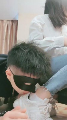 套路直播视频【妮蔻】小白鞋棉袜裸足羞辱贱狗 bf24913_绳艺资料库