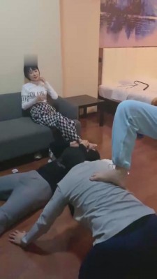 【二宝】超颜素人-重长靴抠挠血痕踩脖子跳舞口水【完整版】 bf9160_绳艺套路直播视频资源网