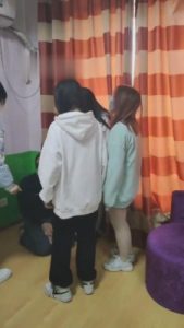 【开发素人】3位精神小妹暴力踢踹 bf6472_绳艺资料库视频资源下载
