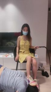 【子颜】运动鞋白棉袜全体重踩狗 bf12231_绳艺套路直播视频资源网