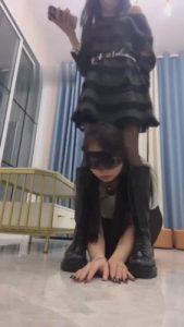 【阿月】耳光全体重口水/皮带抽母狗 bf5610_绳艺资料库视频资源下载