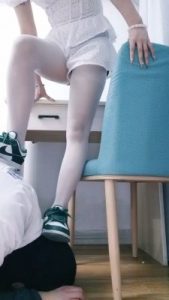 套路直播视频【七大小姐】狗舌头舔AJ/白丝诱惑/腿绞窒息 bf25248_绳艺资料库