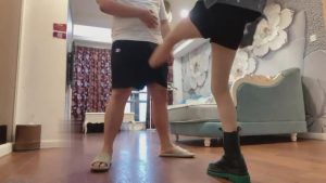 【别吵S】短靴踢打/胯下羞辱 bf12609_绳艺套路直播视频资源网