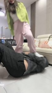 【惠子大人】空军一号白袜全体重踩/吃棉袜 bf27220_绳艺资料库