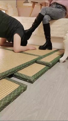 套路直播视频【阿喵】长靴黑丝踩贱狗/求圣水  JS23032801_绳艺资料库