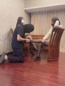 【漠然】姐妹花强迫新员工舔鞋底/鞭打 bf21548_绳艺资料库视频资源下载