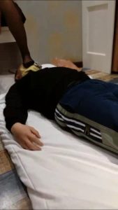 套路直播视频【七颜】原味袜+踩踏窒息专场 bf25834_绳艺资料库