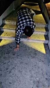 【温莎】深夜户外溜废狗 bf20530_绳艺资料库