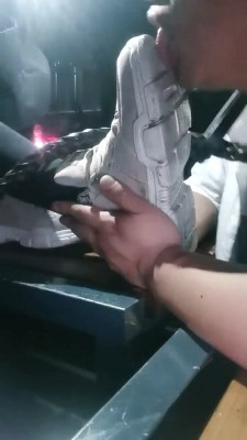 【明明S】夜跑后户外让狗舔脏鞋原味白袜【双视角版】 bf28442_绳艺套路直播视频资源网
