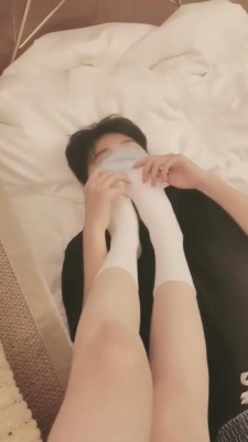 【汐雯】小白鞋长袜学弟踢裆初体验 bf5685_绳艺套路直播视频资源网