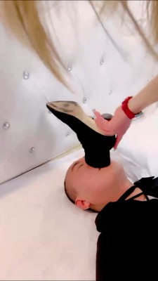 套路直播视频【梦涵大大】人形犬驯化-口水/耳光/全体重踩踏/闻鞋窝 bf25917_绳艺资料库