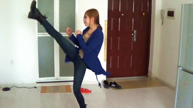 黑冰女神 皮靴黑棉袜 踹爆内脏踩断肋骨_绳艺资料库