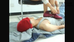 甜美媛媛女主用贱狗的脸擦鞋底,丝袜,裸足!_绳艺资料库