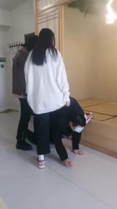 【吴迪】双素人姐妹调教骑马/踩踏/闻舔脚 bf22524_绳艺资料库视频资源下载