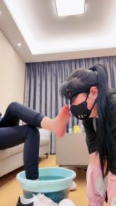 套路直播视频【维妮】狗笼强制母畜闻袜舔脚/伺候洗脚 bf25981_绳艺资料库