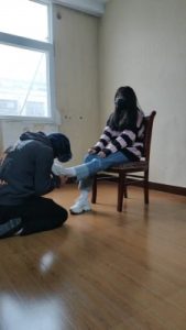 套路直播视频【最抗揍M】开发素人学生S-舔脏鞋白袜-运动鞋踩狗脸 bf26324_绳艺资料库