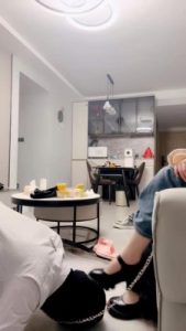 【叶子】调教贱狗舔鞋皮鞭抽脸 bf20366_绳艺资料库视频资源下载