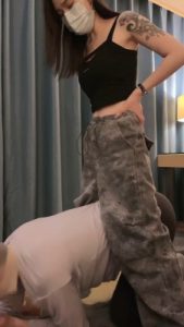 套路直播视频【筱月】精神小妹白棉袜踩踏/闻舔/口水 bf24652_绳艺资料库