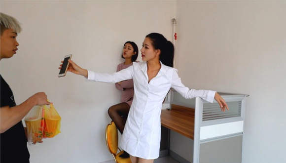 〖H.P.L栖心之栈〗—三女职员羞辱外卖男_绳艺资料库