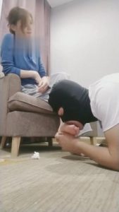 【晨希】运动后原味白袜脏鞋羞辱狗 bf3189_绳艺资料库视频资源下载