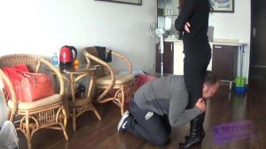 女杀手老大教训废物马仔_绳艺资料库