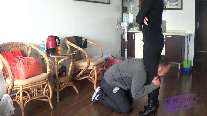 女杀手老大教训废物马仔_绳艺资料库