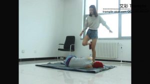 甜美媛媛女主踢打贱狗蹦跳踩踏!_绳艺资料库