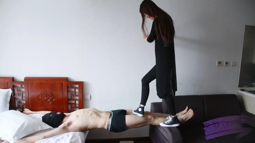 vivi跟艾丝踩踏走人桥_绳艺资料库