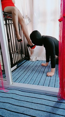 套路直播视频【bibi团】高跟疯狂插嘴-舔闻黑丝玉足 bf26309_绳艺资料库