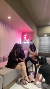 【妆主大大】美甲店带两小妹虐狗【双视角版】 bf20619_绳艺资料库视频资源下载