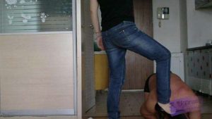 玲主皮鞭虐打踩踏_绳艺资料库