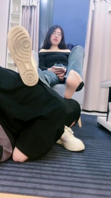 套路直播视频【嘉妮S】袜子塞嘴全体重踩/脚底喂食【完整版】 bf26056_绳艺资料库