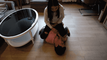 洛芸狂扇家务奴耳光_绳艺资料库