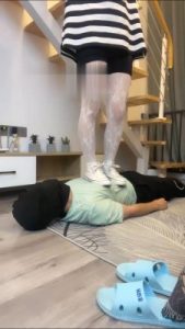 【云云酱】萝莉主白丝全体重踩踏 bf16640_绳艺资料库视频资源下载