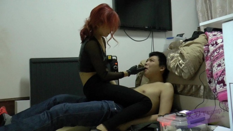 黑冰女神高强度手深喉 整个拳头塞进去 插吐堵回去 细跟踩乳头_绳艺资料库