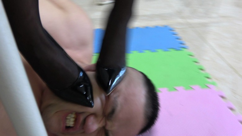 冷柔凶狠踩踏,鞋尖暴虐肚子_绳艺资料库