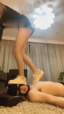 【曼禾】小白鞋全体重踩踏地毯 bf1947_绳艺资料库
