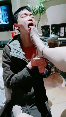 套路直播视频【bibi团】舔高跟鞋底/白丝脚喂食酸奶/裸足插嘴 bf25444_绳艺资料库