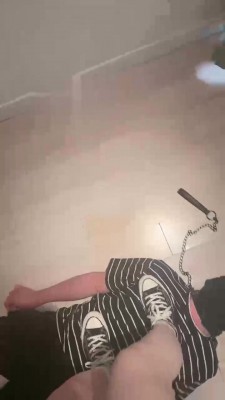 【不期而遇S】暴力餐厅恋足踢档羞辱贱狗_绳艺资料库