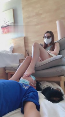 【樱田妮妮】御姐网红脚踩狗脸 bf15914_绳艺套路直播视频资源网
