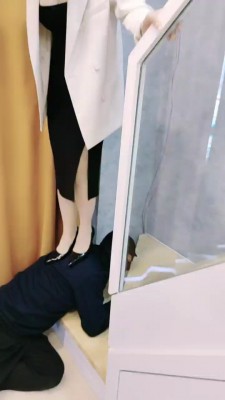 套路直播视频【辣姐】不听话就电击/圣水喝饱/高跟踩狗/含厕纸 bf25295_绳艺资料库